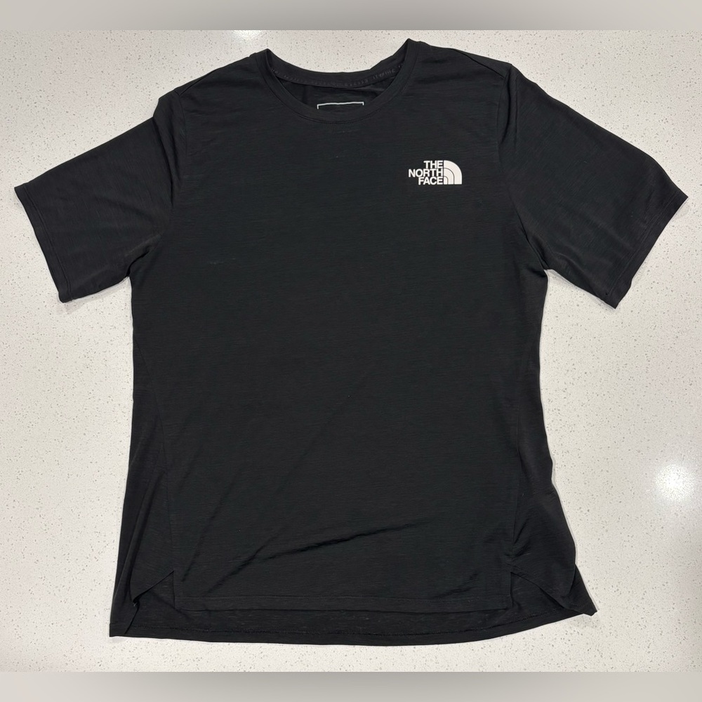 Women’s M - North Face T-shirt